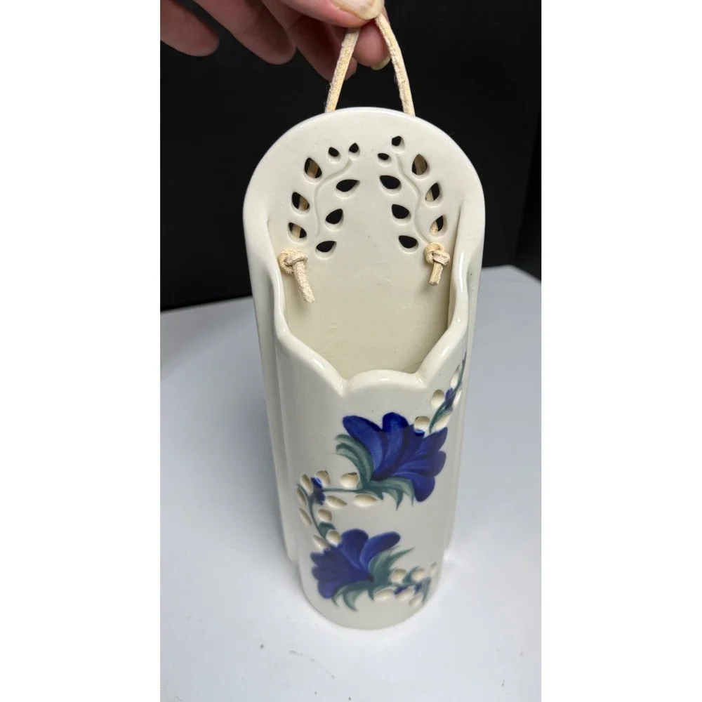 Vintage Ceramic Wall Pocket Vase Blue Floral Design Hanging Planter - Picture 5 of 7